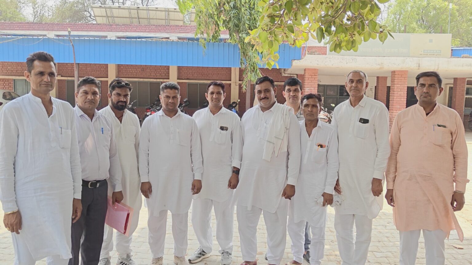 सरपंच एसोशिएशन खड़ी हुई आपात स्थिति में प्रधानमंत्री के साथ Sarpanch Association