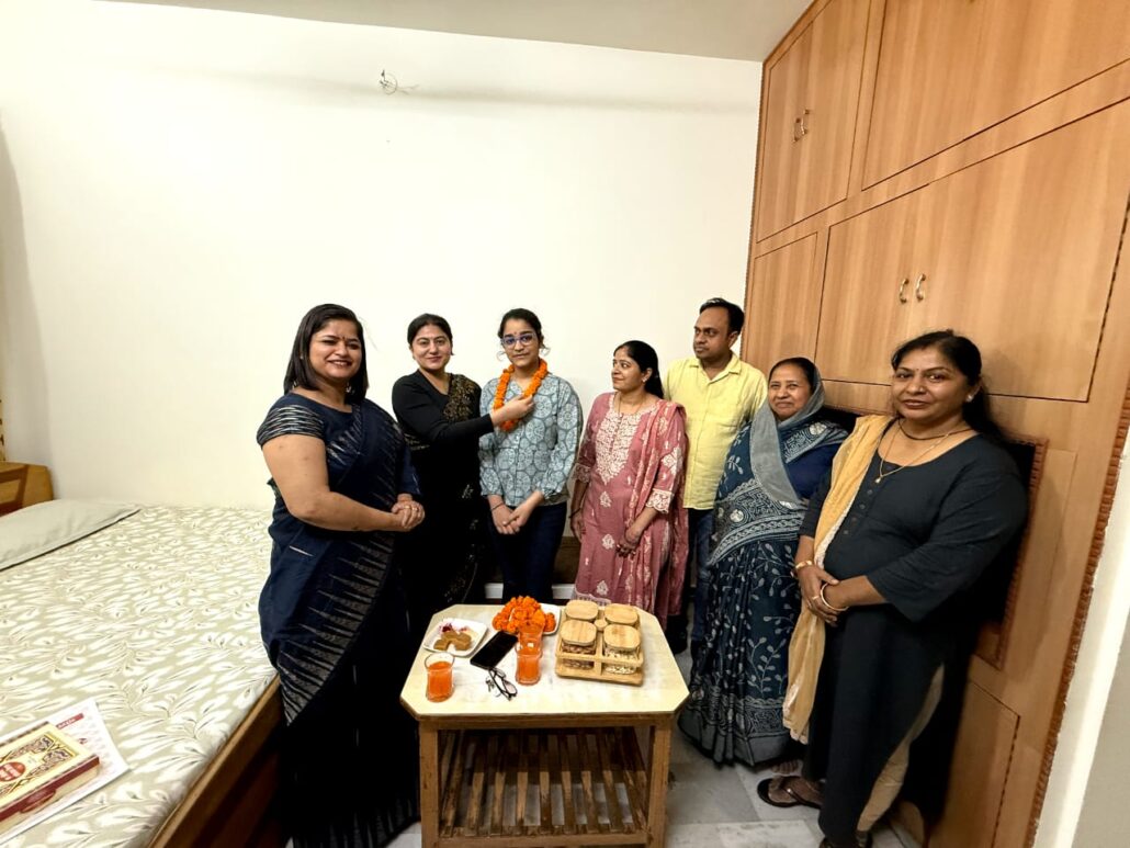 गुणिता मित्तल ने 99.2% अंक प्राप्त कर जिले में किया दूसरा स्थान हासिल Gunita Mittal