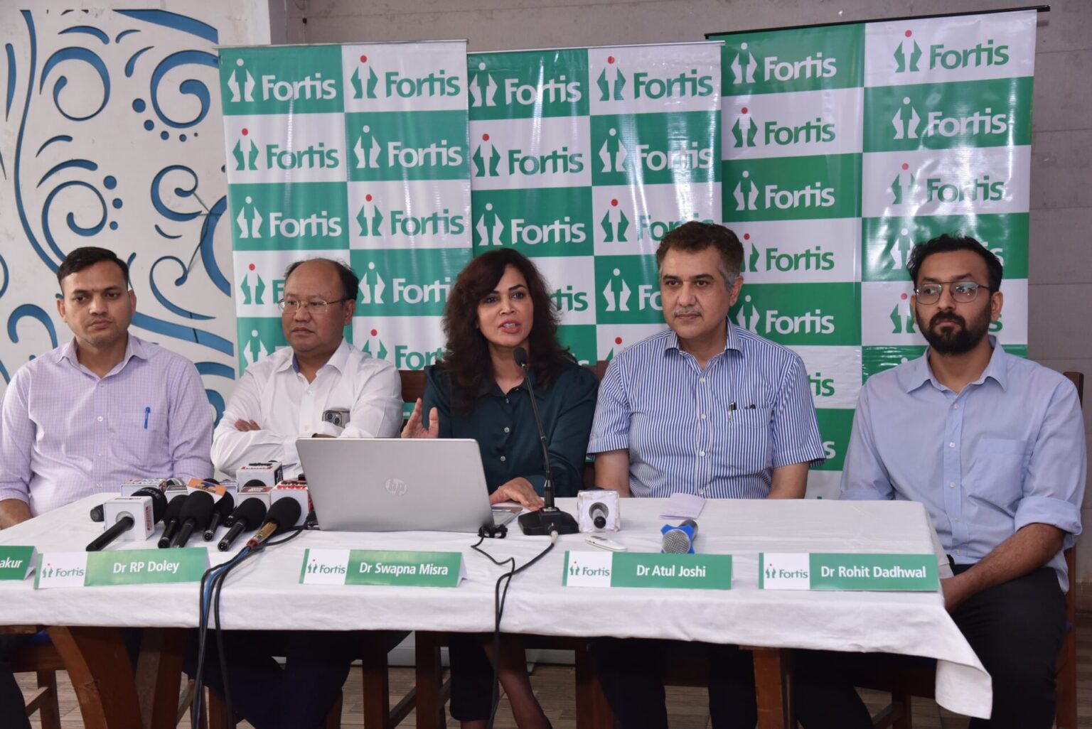 फोर्टिस मोहाली के डॉक्टरों ने रोबोट-एडेड सर्जरी से जटिल बीमारियों के इलाज में क्रांति लाई robot-aided surgery