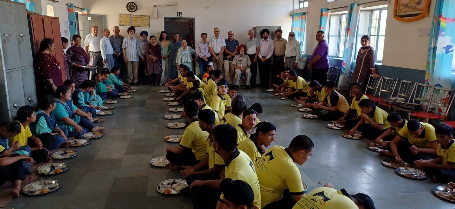 आशा किरन स्कूल में मनाया गया रणवीर सचदेवा का जन्म दिन Ranveer Sachdeva's birthday