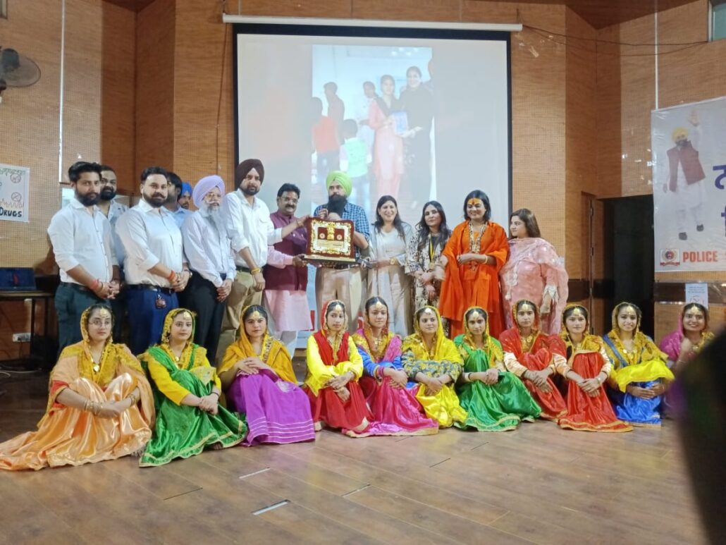 गुरु नानक सेवा दल ने कार्यक्रम के दौरान किया नशा उन्मूलन का ऐलान Bibi Karanjit Kaur