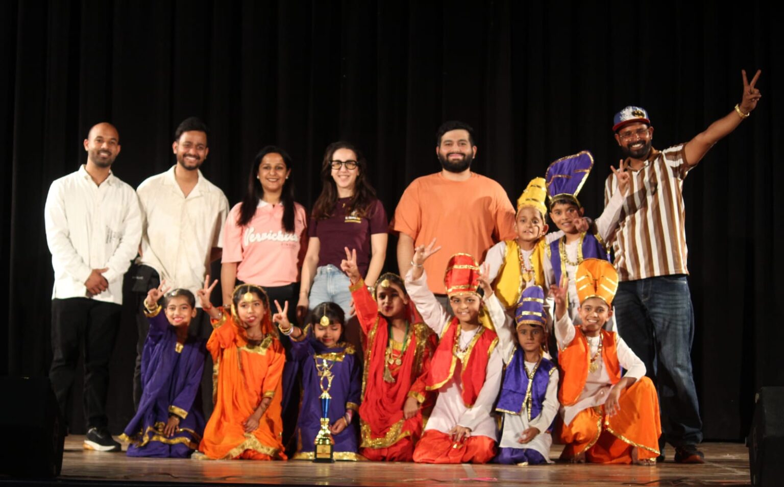 ग्रुप डांस में वीवीएस ग्रुप चैम्पियन,आंचल स्कूल रनरअप VVS Group