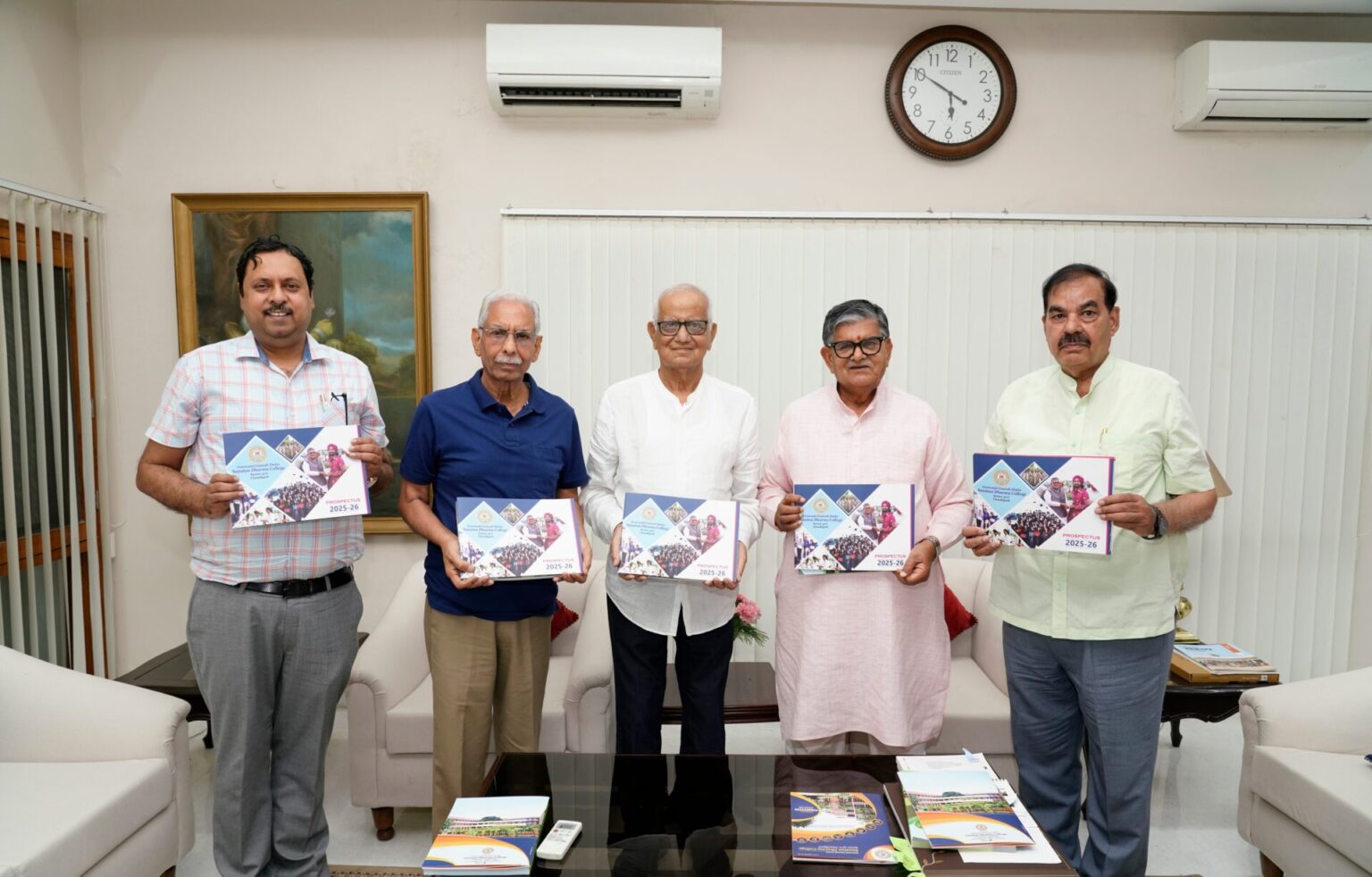 यूटी के प्रशासक ने राजभवन में लॉन्च किया एसडी कॉलेज के नए शिक्षा सत्र का प्रॉस्पेक्टस SD College