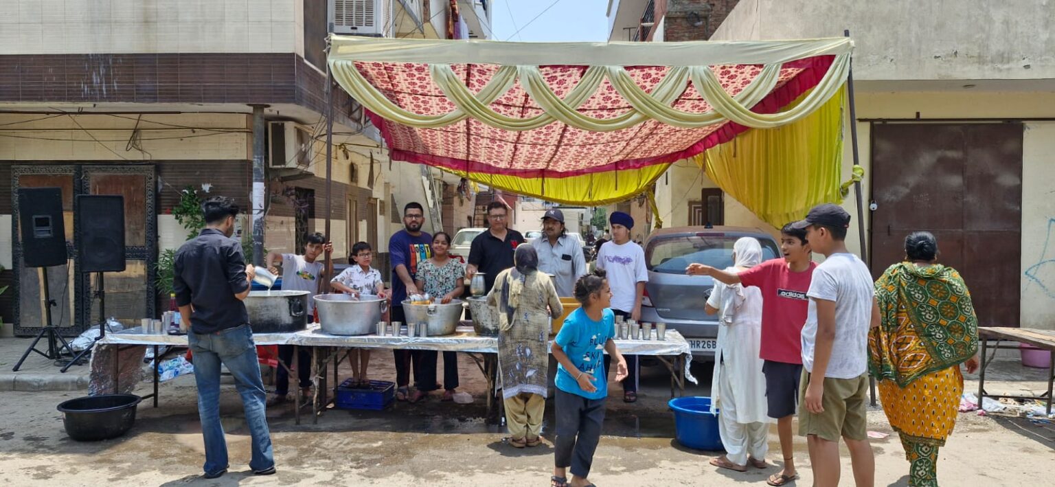 निर्जला एकादशी शुभावसर पर लक्ष्य ज्योतिष संस्थान ने छबील लगा बुझाई राहगीरों की प्यास Lakshya Astrology