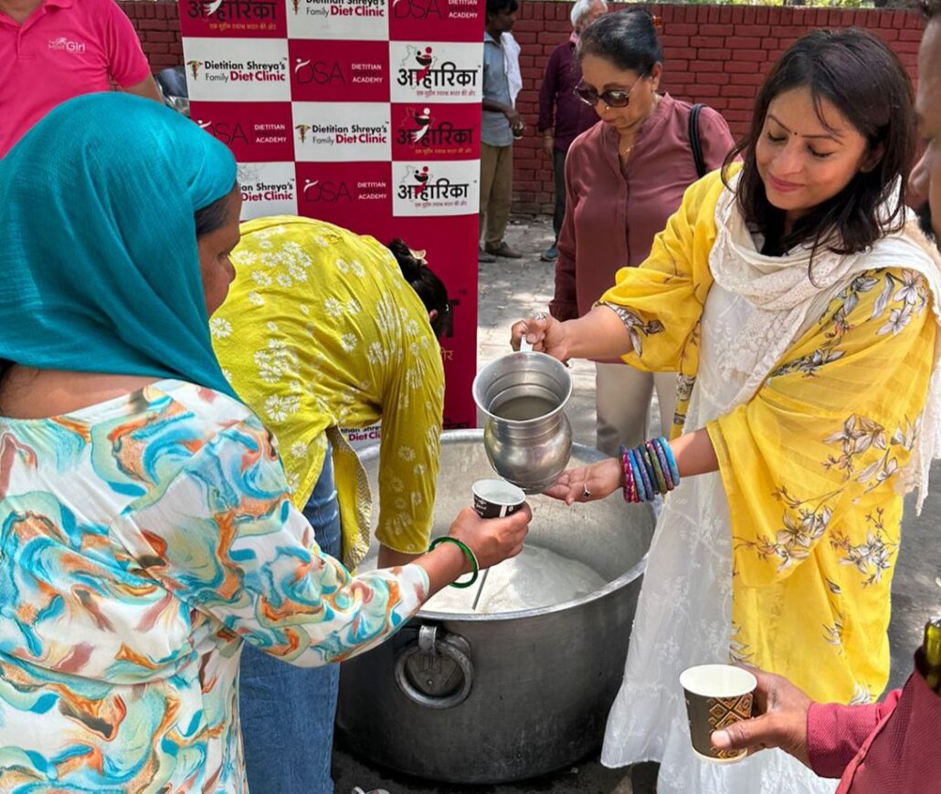 हीटवेव से राहत के लिए आहारिका की पहल: जीएमसीएच के बाहर जौ-सत्तू की छबील Aahaarika's