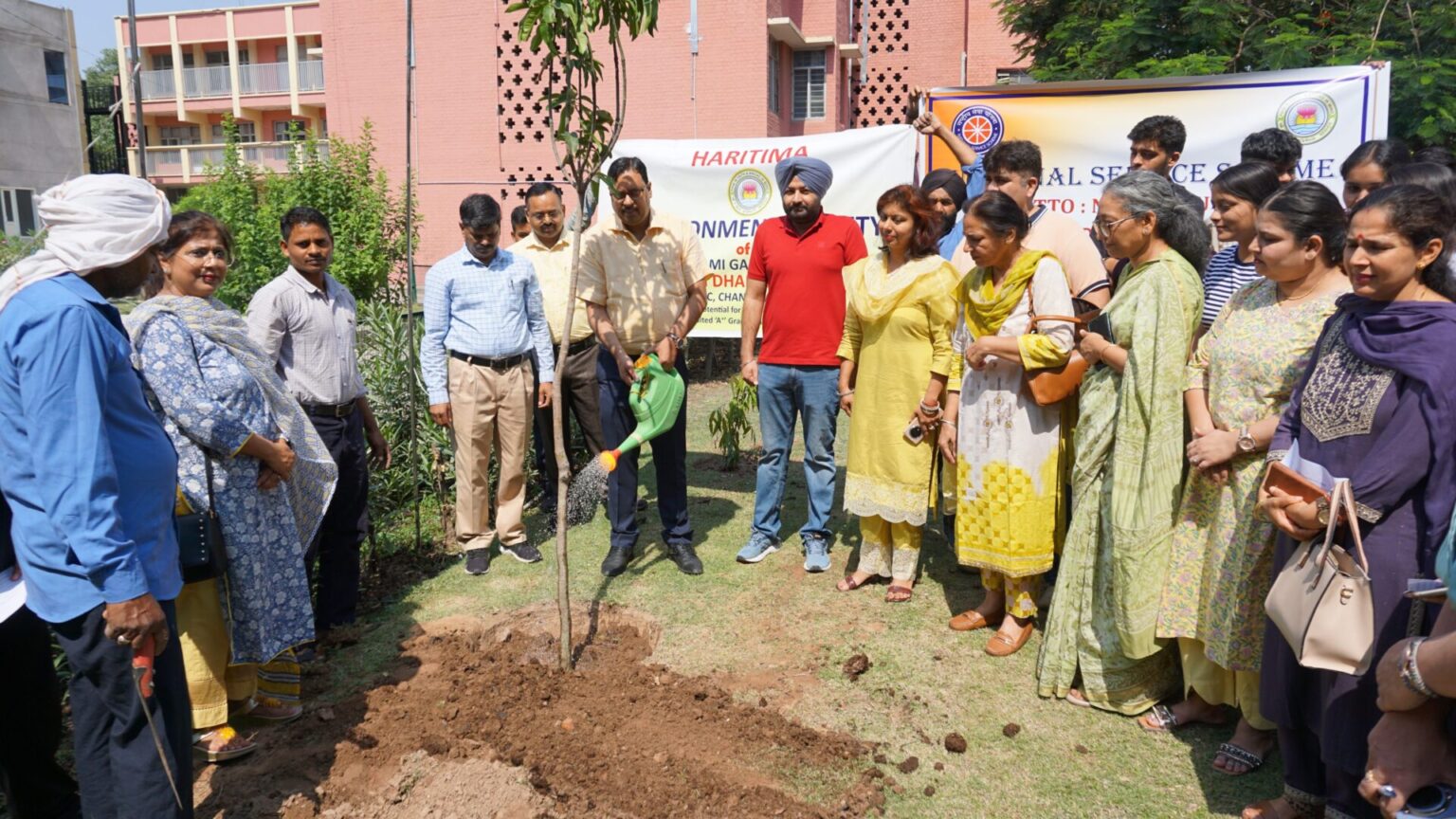 एसडी कॉलेज में विश्व पर्यावरण दिवस पर आयोजित हुईं कई गतिविधियां, फलों के पौधे भी लगाए SD College